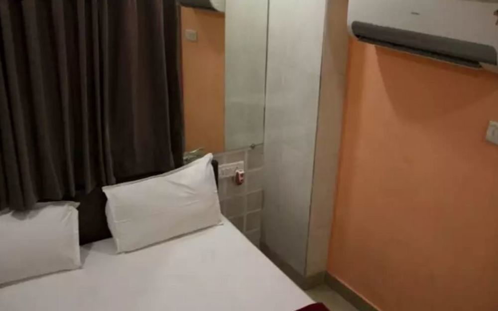 Oyo 49867 Hotel Kalpana Residency Mumbai Ngoại thất bức ảnh